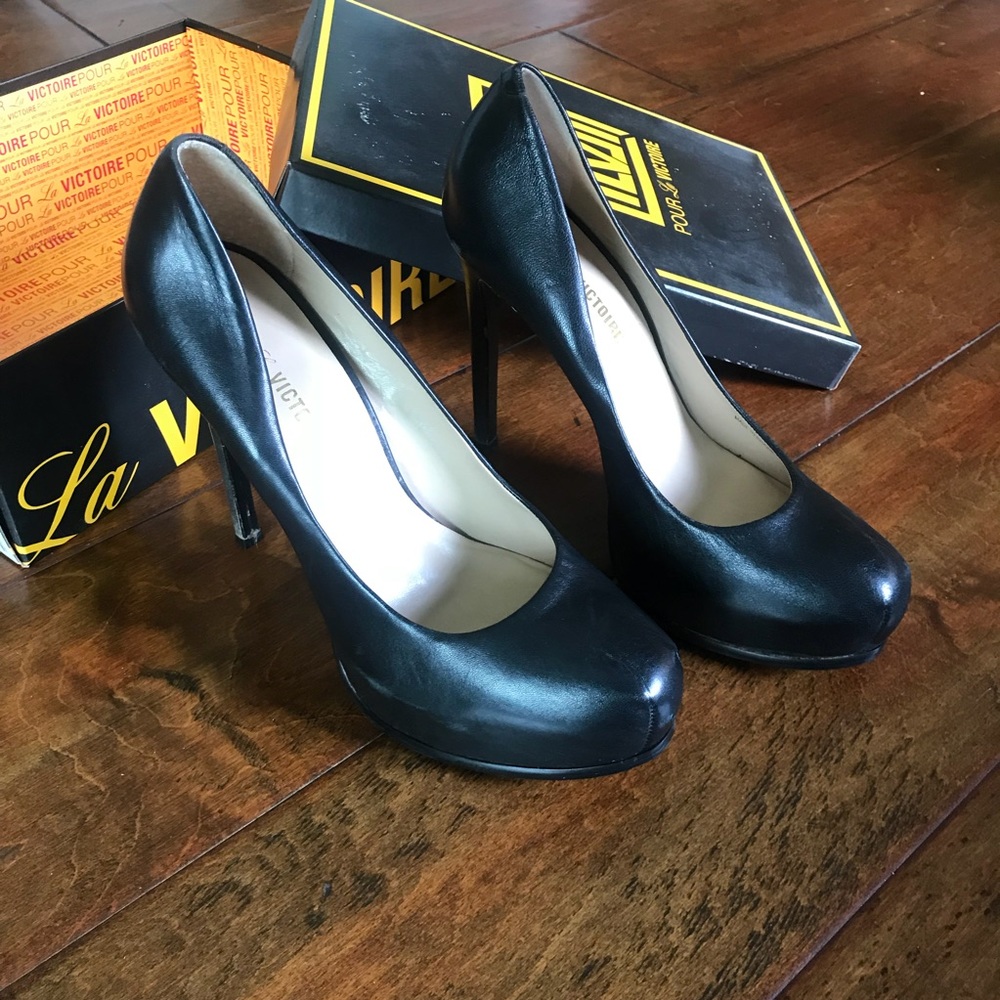Pour La Victorie Black Pumps - 9 - EUC - Irene